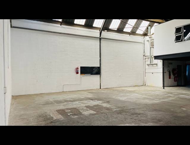 391M² WAREHOUSE TO LET IN PAARDEN EILAND